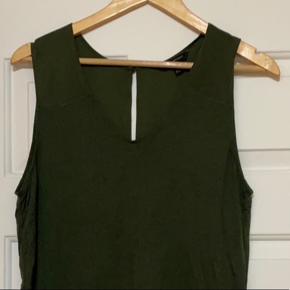 Banana republic sleeveless top